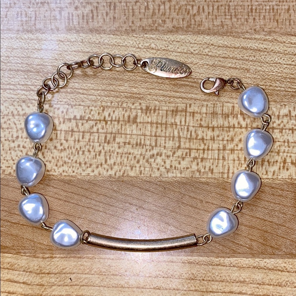 Vintage Plunder Goldtone Matt finish with fresh water Pearls bracelet